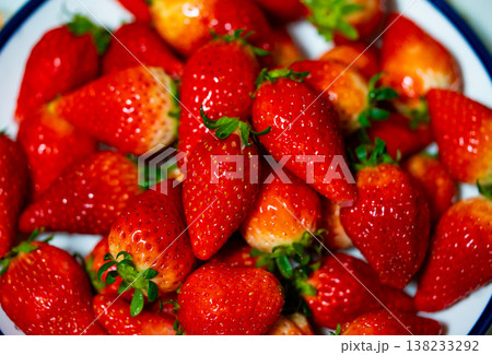 Fresh organic strawberries background, Fresh ripe organic strawberry 138233292