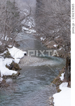 晩冬の南会津町・西根川の渓流風景 晩冬の南会津町・西根川の渓流風景 138233685