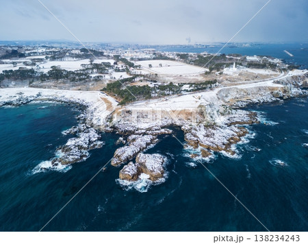 空撮「青森県」雪景色の葦毛崎・種差海岸 八戸市 空撮「青森県」雪景色の葦毛崎・種差海岸 八戸市 138234243