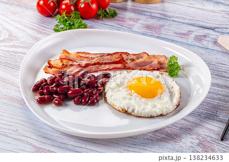 English breakfast with egg, bean and bacon English breakfast with egg, bean and bacon 138234633