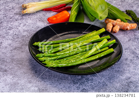 Gourmet steamed green asparagus stems 138234781