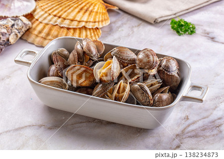 Steamed vongole clams with spices 138234873