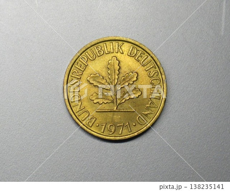 ドイツで1971年に発行された5ペニヒ硬貨 ドイツで1971年に発行された5ペニヒ硬貨 138235141
