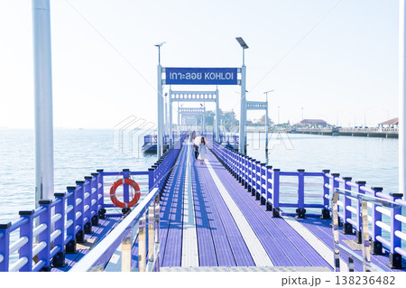 シラチャ ロイ島への浮橋 138236482