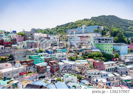 韓国 釜山 カラフルな釜山甘川文化村の街並み 韓国 釜山 カラフルな釜山甘川文化村の街並み 138237007