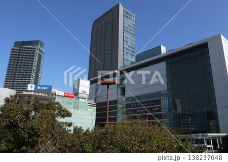 横浜駅前の風景 138237048