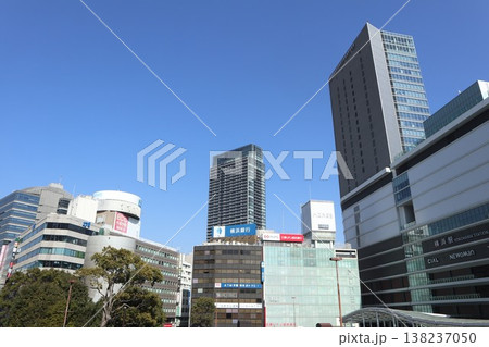 横浜駅前の風景 138237050