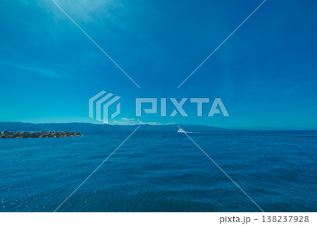 初島の海 138237928