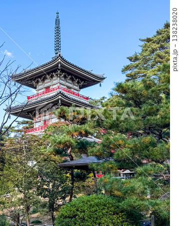 秋の輪王寺庭園と三重塔 日本の風景 宮城県仙台 138238020