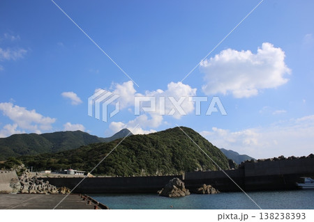 鹿児島県南さつま街道(後浜)の空と雲 鹿児島県南さつま街道(後浜)の空と雲 138238393