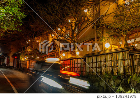 日本 京都の貴船神社の近くの料亭の夜景 日本 京都の貴船神社の近くの料亭の夜景 138241979