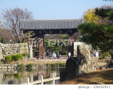 姫路城の大手門(兵庫県姫路市)2025年11月撮影 姫路城の大手門(兵庫県姫路市)2025年11月撮影 138242911