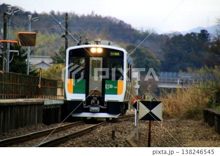 内房と房総半島の内陸を結ぶ非電化路線… JR久留里線・キハE130系100番台 内房と房総半島の内陸を結ぶ非電化路線… JR久留里線・キハE130系100番台 138246545