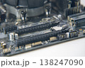 デスクトップパソコンのマザーボードにある端子 138247090