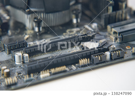 デスクトップパソコンのマザーボードにある端子 デスクトップパソコンのマザーボードにある端子 138247090