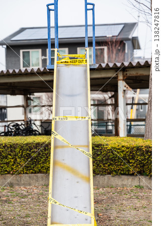 立入禁止の滑り台 立入禁止の滑り台 138247816