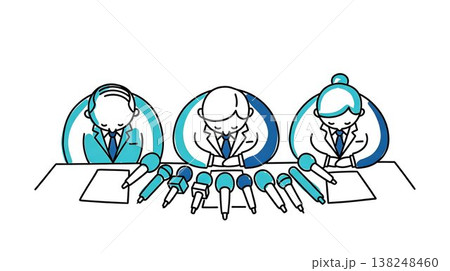 記者会見で深く頭を下げて謝罪するビジネスパーソン 138248460