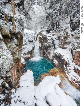 夕森渓谷（冬）：竜神の滝 138248928