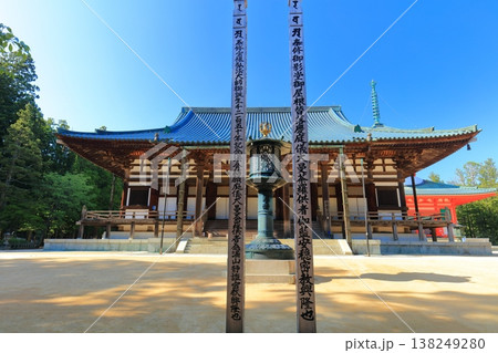 【和歌山県】快晴の高野山の壇上伽藍の金堂 138249280