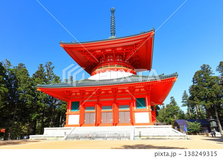 【和歌山県】快晴の高野山の壇上伽藍の根本大塔 138249315