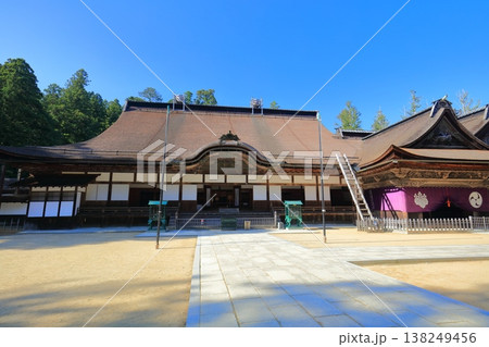 【和歌山県】晴天下の金剛峯寺(高野山) 【和歌山県】晴天下の金剛峯寺(高野山) 138249456