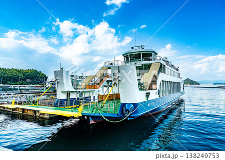 晩秋の江田島　切串港に停泊中のフェリーボート第五きりくし4　広島県江田島市 138249753