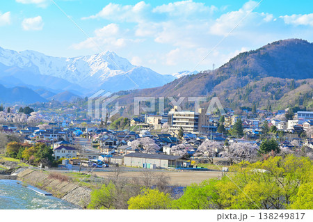 谷川連峰　谷川岳　月夜野大橋からの眺め　　　 138249817