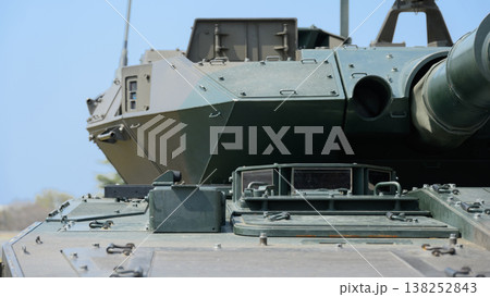 陸上自衛隊16式機動戦闘車の運転席 陸上自衛隊16式機動戦闘車の運転席 138252843