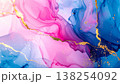 濃いピンクと濃い青のクリスタルと金粉の流体アルコールインク抽象背景 138254092