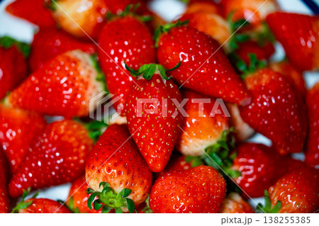 Fresh organic strawberries background, Fresh ripe organic strawberry 138255385