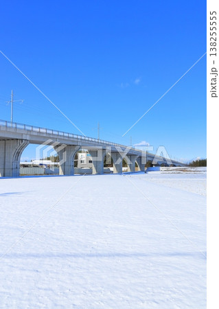 冬の晴れた日の冬景色 宇都宮ライトレール 飛山城跡駅 冬の晴れた日の冬景色 宇都宮ライトレール 飛山城跡駅 138255555