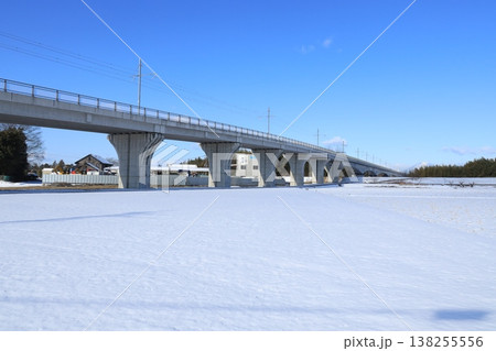 冬の晴れた日の冬景色 宇都宮ライトレール 飛山城跡駅 冬の晴れた日の冬景色 宇都宮ライトレール 飛山城跡駅 138255556