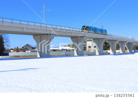 冬の晴れた日の冬景色 宇都宮ライトレール 飛山城跡駅 冬の晴れた日の冬景色 宇都宮ライトレール 飛山城跡駅 138255561