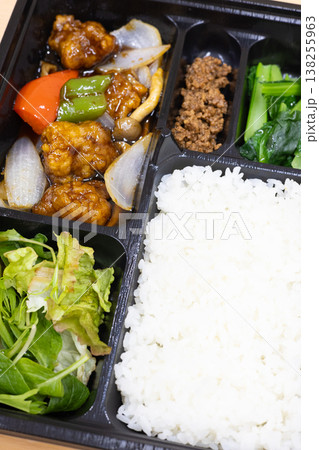 おいしい黒酢酢豚の中華弁当 おいしい黒酢酢豚の中華弁当 138255963