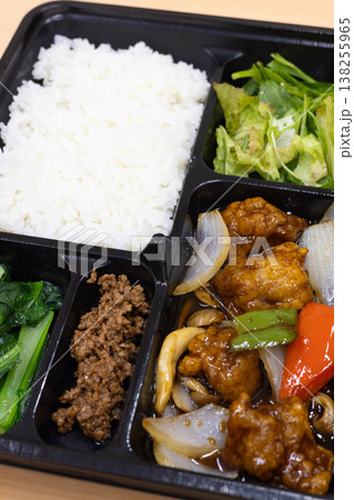 おいしい黒酢酢豚の中華弁当 おいしい黒酢酢豚の中華弁当 138255965