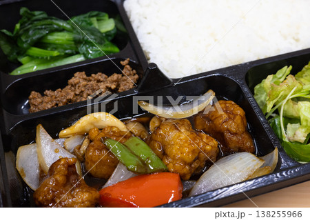 おいしい黒酢酢豚の中華弁当 おいしい黒酢酢豚の中華弁当 138255966