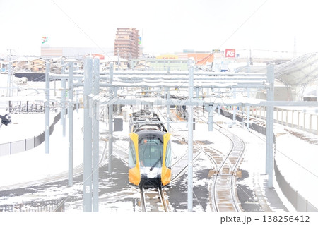 宇都宮平石停留場 「ライトレールと雪景色」 宇都宮平石停留場 「ライトレールと雪景色」 138256412