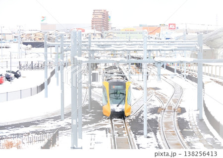 宇都宮平石停留場 「ライトレールと雪景色」 宇都宮平石停留場 「ライトレールと雪景色」 138256413