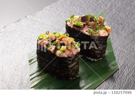 とろがっこ軍艦　まぐろたたき　いぶりがっこ 138257090