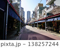 東京中央区月島の商店街 138257244