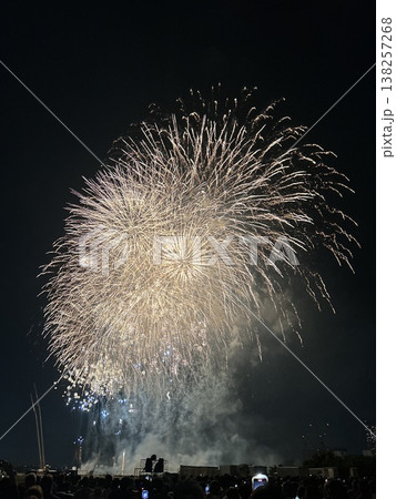 第50回江戸川花火大会の打ち上げ花火 第50回江戸川花火大会の打ち上げ花火 138257268