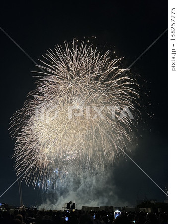 第50回江戸川花火大会の打ち上げ花火 第50回江戸川花火大会の打ち上げ花火 138257275