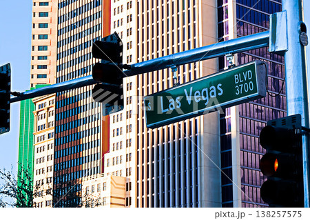 アメリカ　ネバダ　ラスベガス　大通りからの景色 138257575