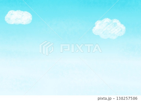 水色の雲が浮かぶ空の背景 水色の雲が浮かぶ空の背景 138257586
