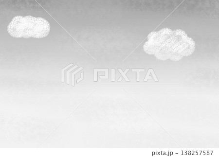 灰色の雲が浮かぶ空の背景 138257587