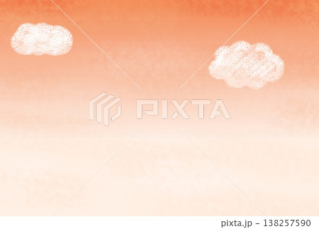 オレンジ色の雲が浮かぶ空の背景 138257590