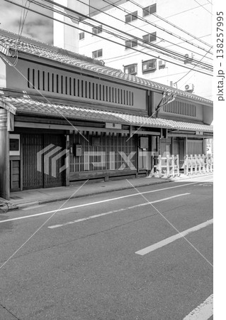 京都市指定有形文化財　長江家住宅（典型的な京町家）文政年間創業の呉服卸商　慶応年間再建　新聞、雑誌用 138257995