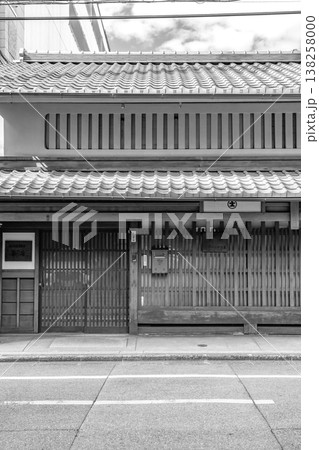 京都市指定有形文化財　長江家住宅（典型的な京町家）文政年間創業の呉服卸商　慶応年間再建　新聞、雑誌用 138258000