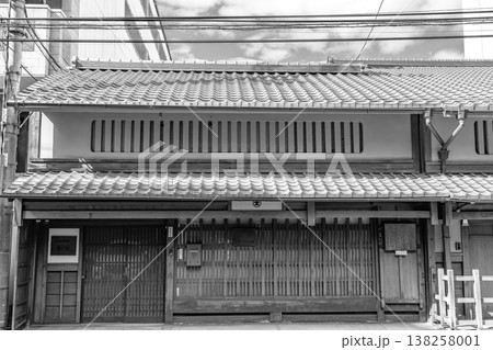 京都市指定有形文化財　長江家住宅（典型的な京町家）文政年間創業の呉服卸商　慶応年間再建　新聞、雑誌用 138258001