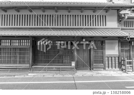 重要文化財杉本家住宅 京町家(出格子、平格子、犬矢来、虫籠窓)京の文化と伝統 新聞、雑誌用 重要文化財杉本家住宅 京町家(出格子、平格子、犬矢来、虫籠窓)京の文化と伝統 新聞、雑誌用 138258006